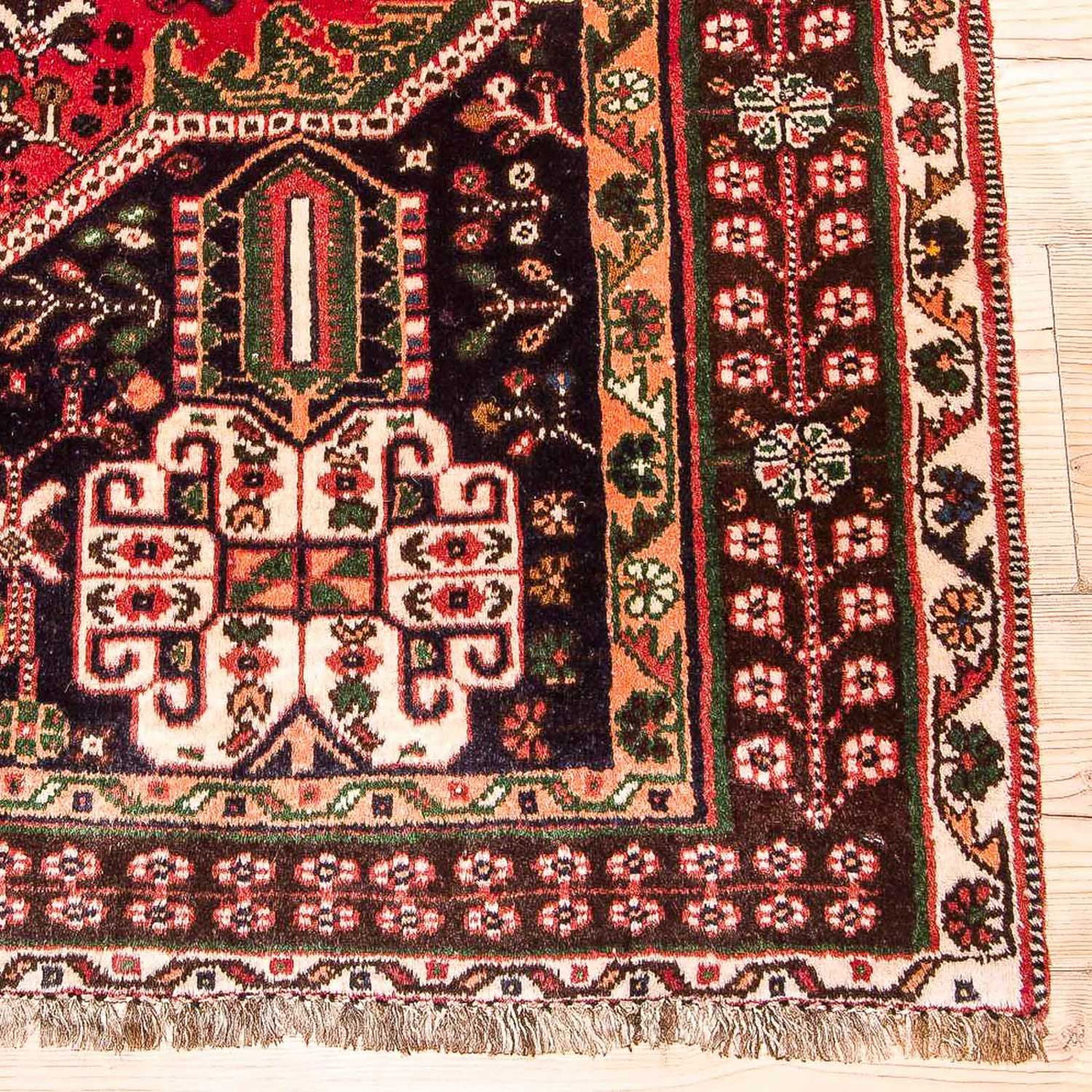 Qashqai Rug 245x161cm - Persian Rugs