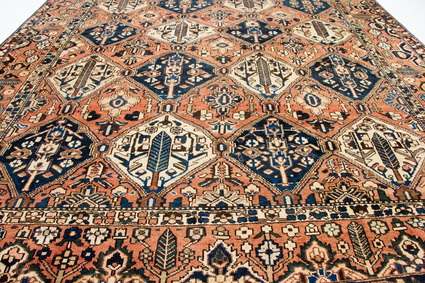 Bakhtiari Rug 370x300cm - Persian Rugs