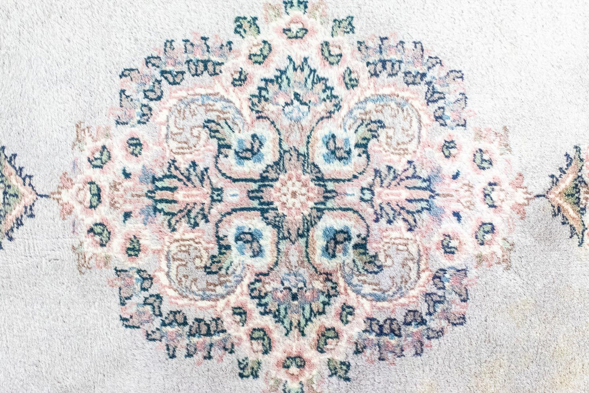 Oriental Rug - 196 x 138 cm - beige