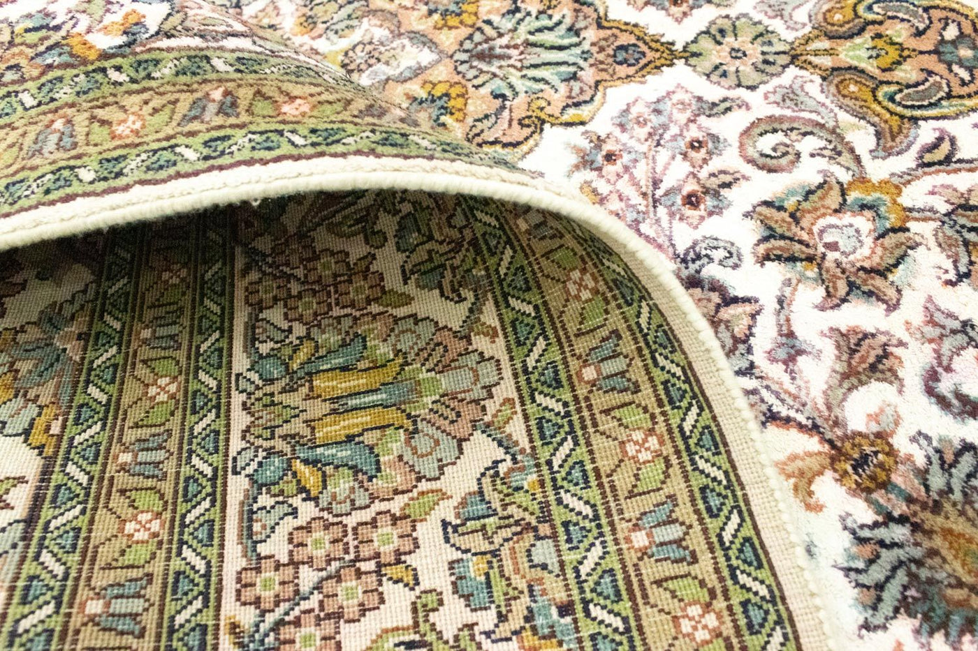Kashmir Silk Rug 217x153cm - Oriental Rug