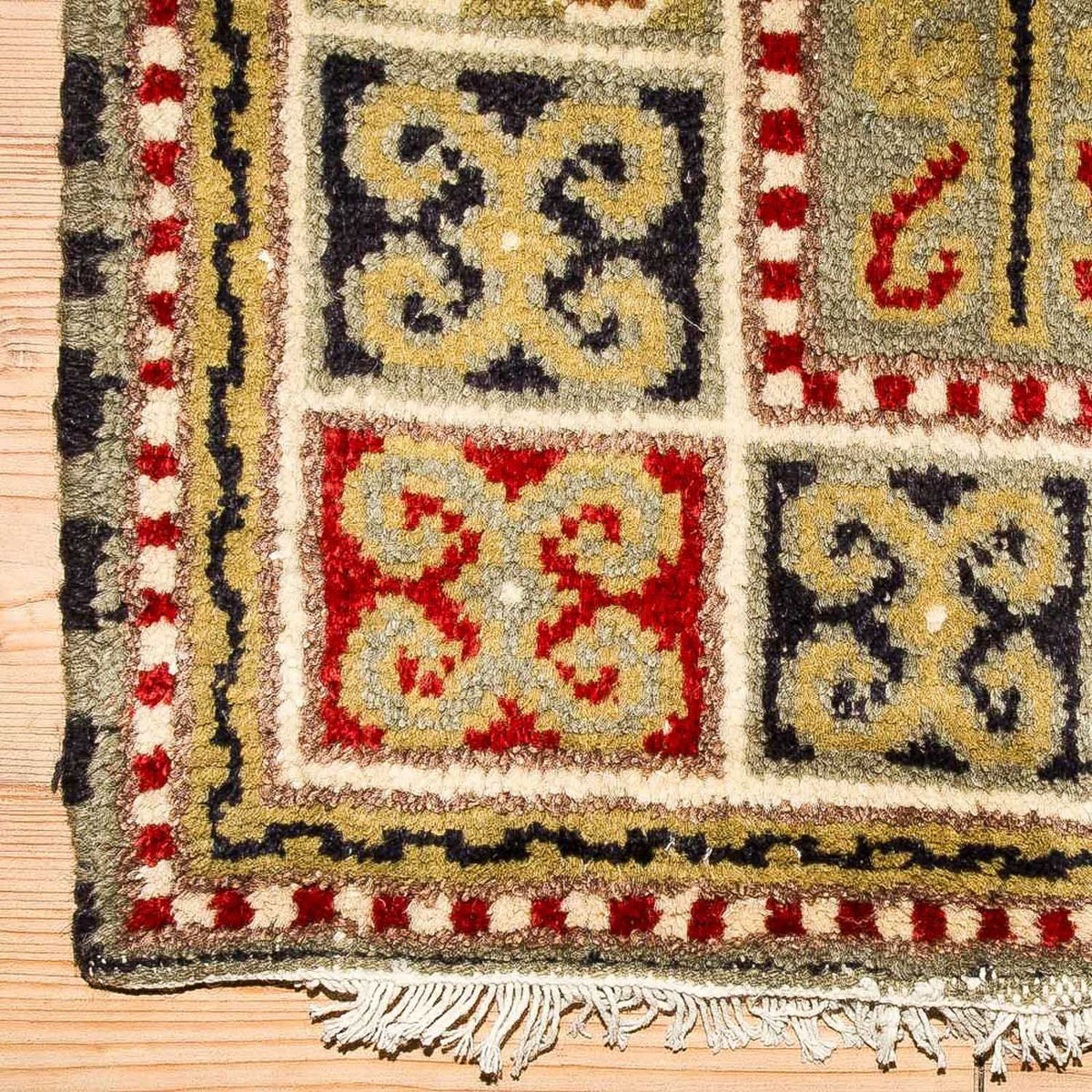 Oriental Rug - 153 x 93 cm - light green