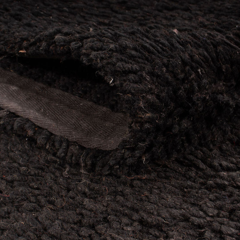 High-Pile Rug - 216 x 150 cm - black