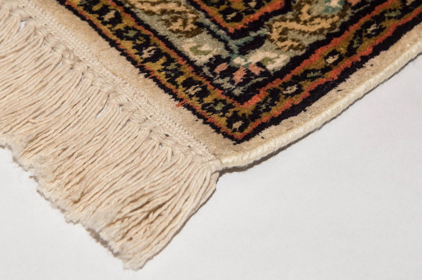 Kashmir Silk Rug 184x124cm - Oriental Rug