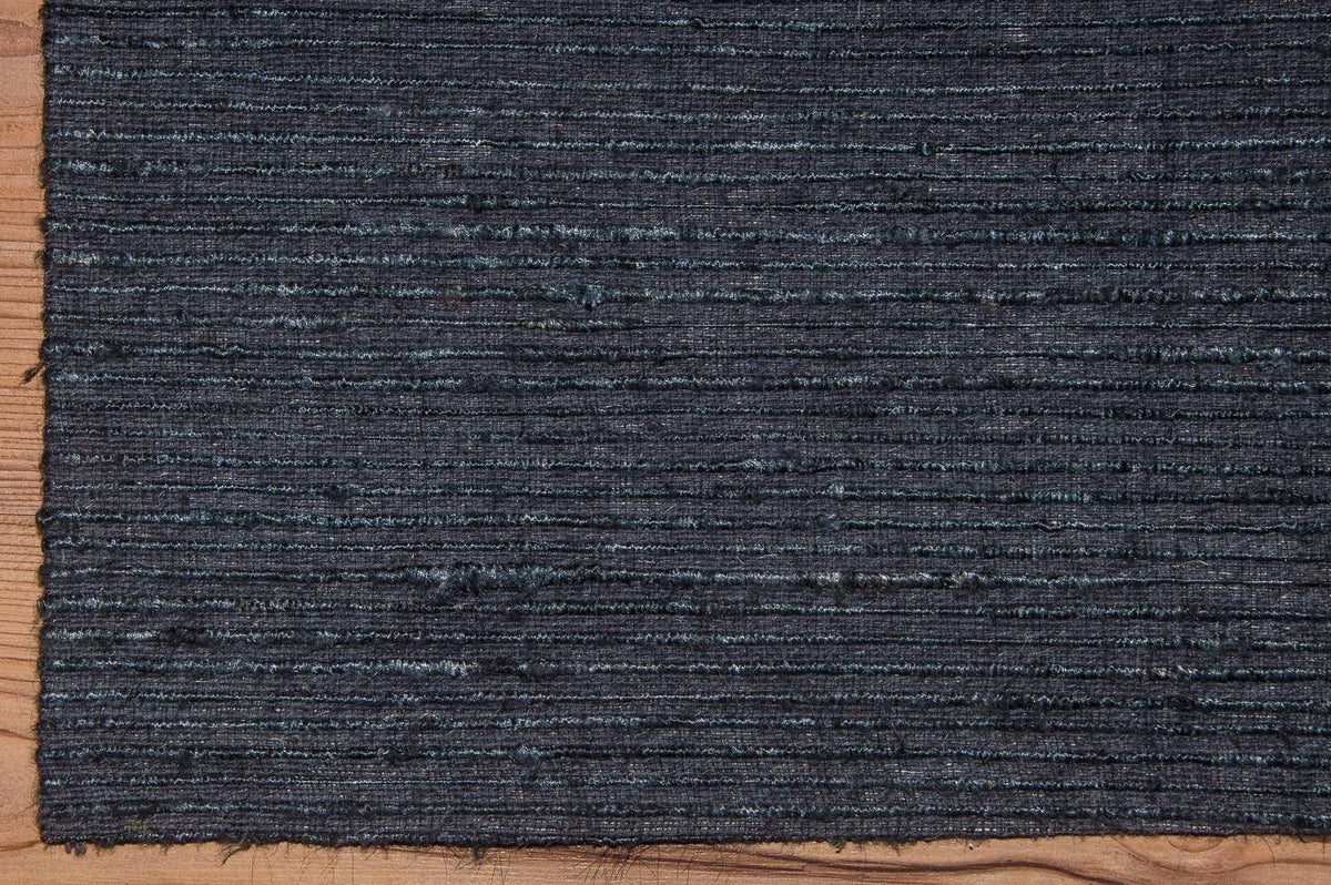 Low-Pile Rug - 230 x 160 cm - black