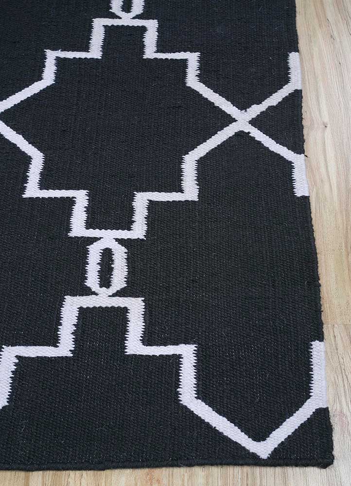 Wool Rug - 375 x 270 cm - black and white