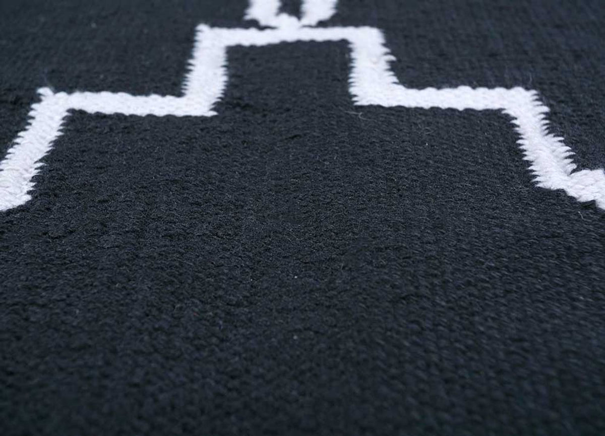 Wool Rug - 375 x 270 cm - black and white