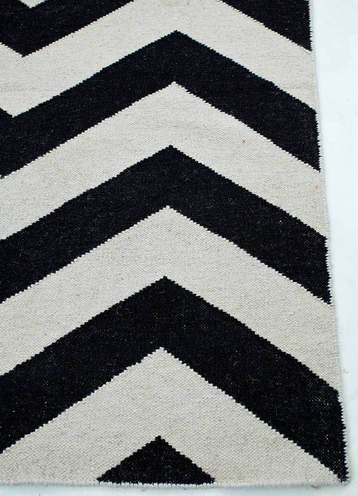 Wool Rug - 240 x 150 cm - black and white