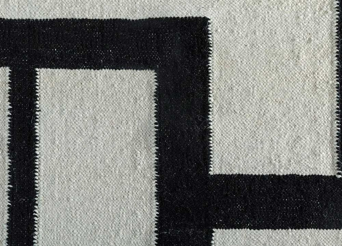 Wool Rug - 240 x 150 cm - black and white