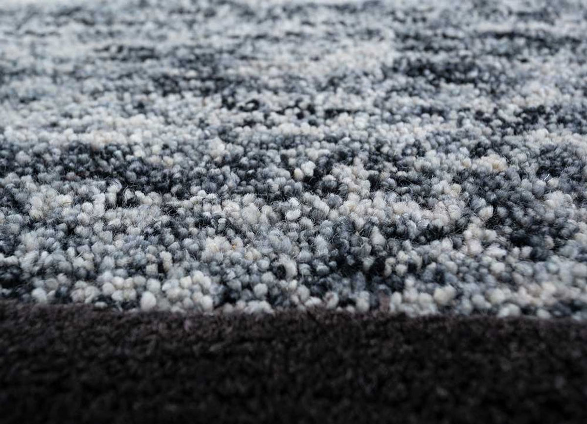 Wool Rug - 270 x 180 cm - black and white