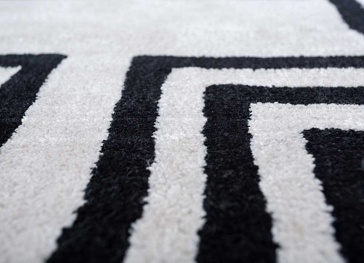 Wool Rug - 330 x 240 cm - black and white