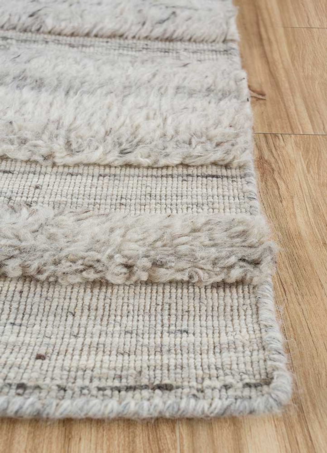 Wool Rug - 300 x 240 cm - white