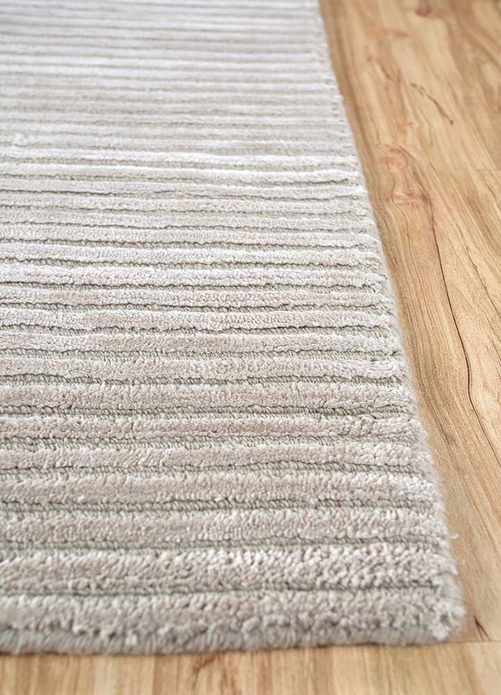 Wool Rug - 270 x 180 cm - light grey