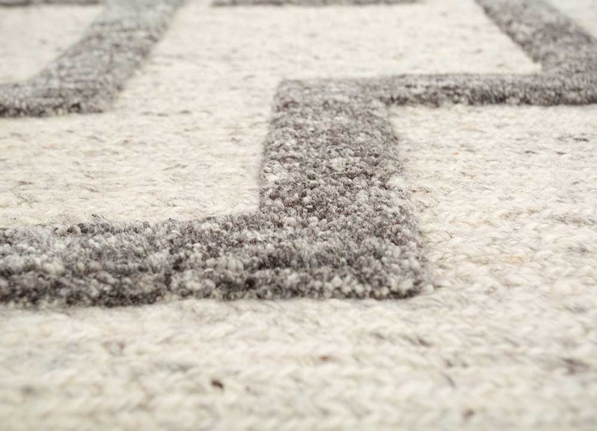 Wool Rug - 300 x 240 cm - brown