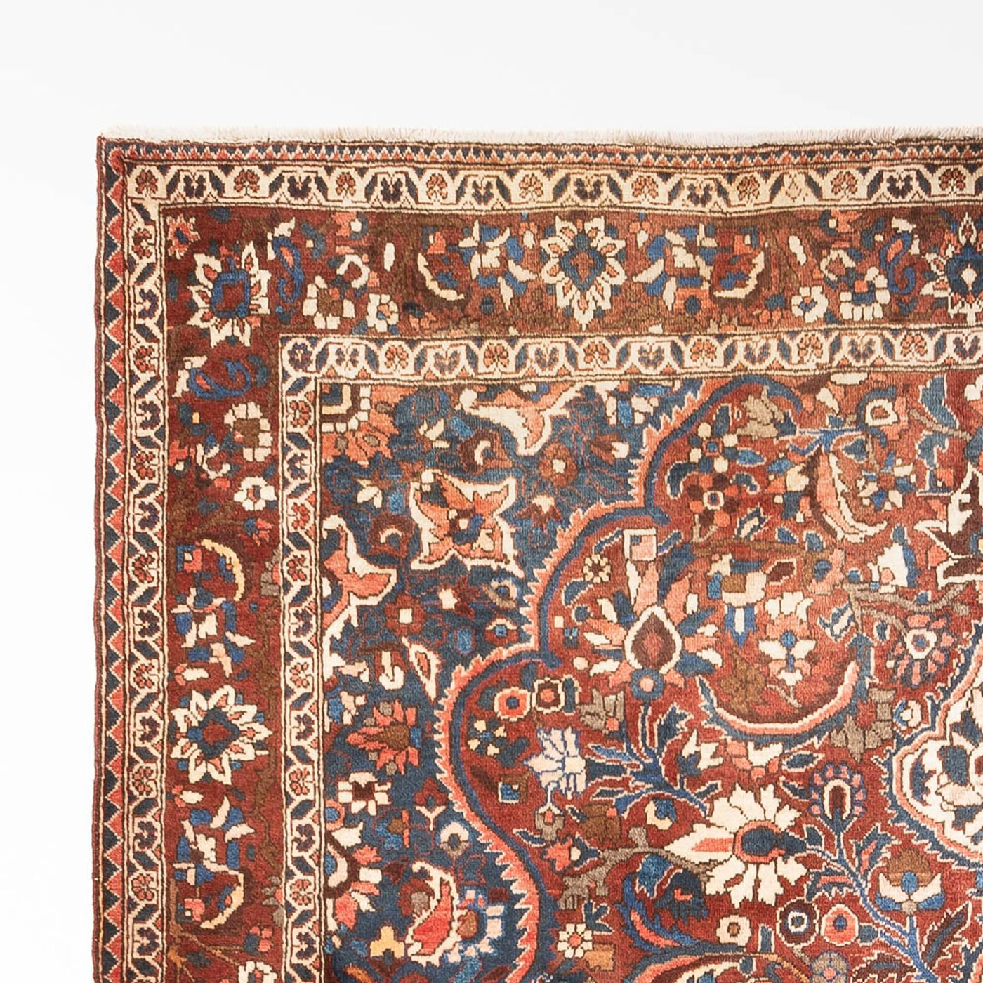 Bakhtiari Rug 325x213cm - Persian Rugs