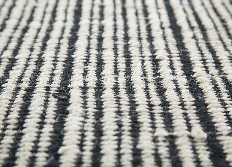 Sisal Rug - 240 x 150 cm - black and white