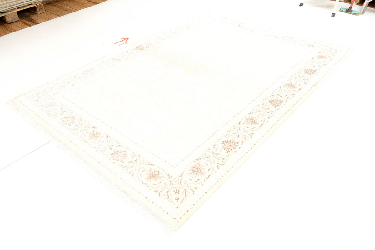 Oriental Rug - 240 x 176 cm - white