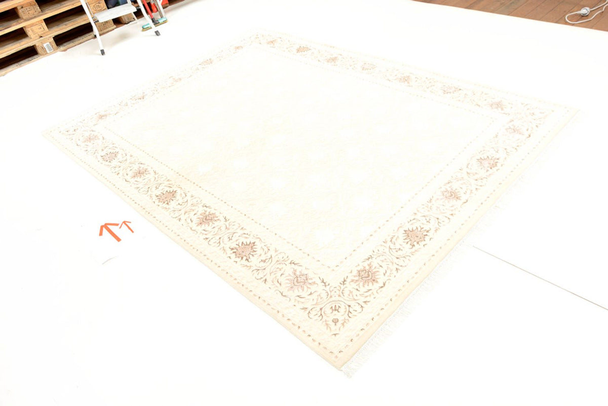 Oriental Rug - 240 x 176 cm - white