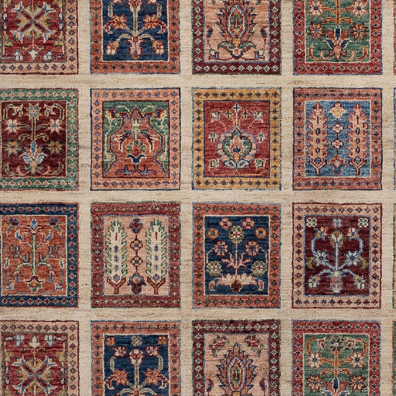 Bakhtiari Rug 246x176cm - Oriental Rug