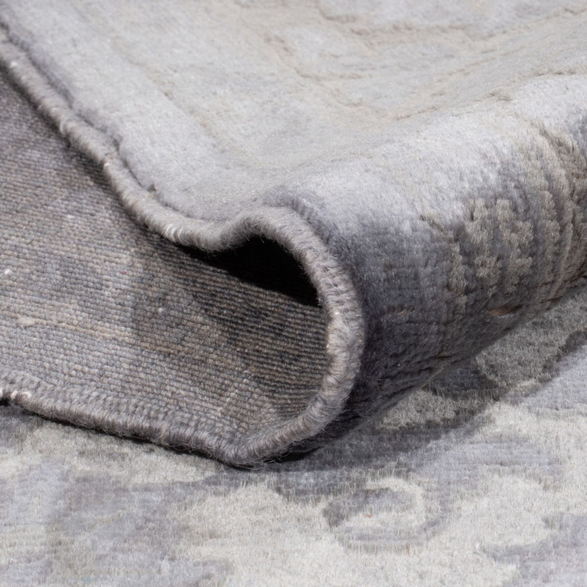 Designer Rug - 294 x 246 cm - silver