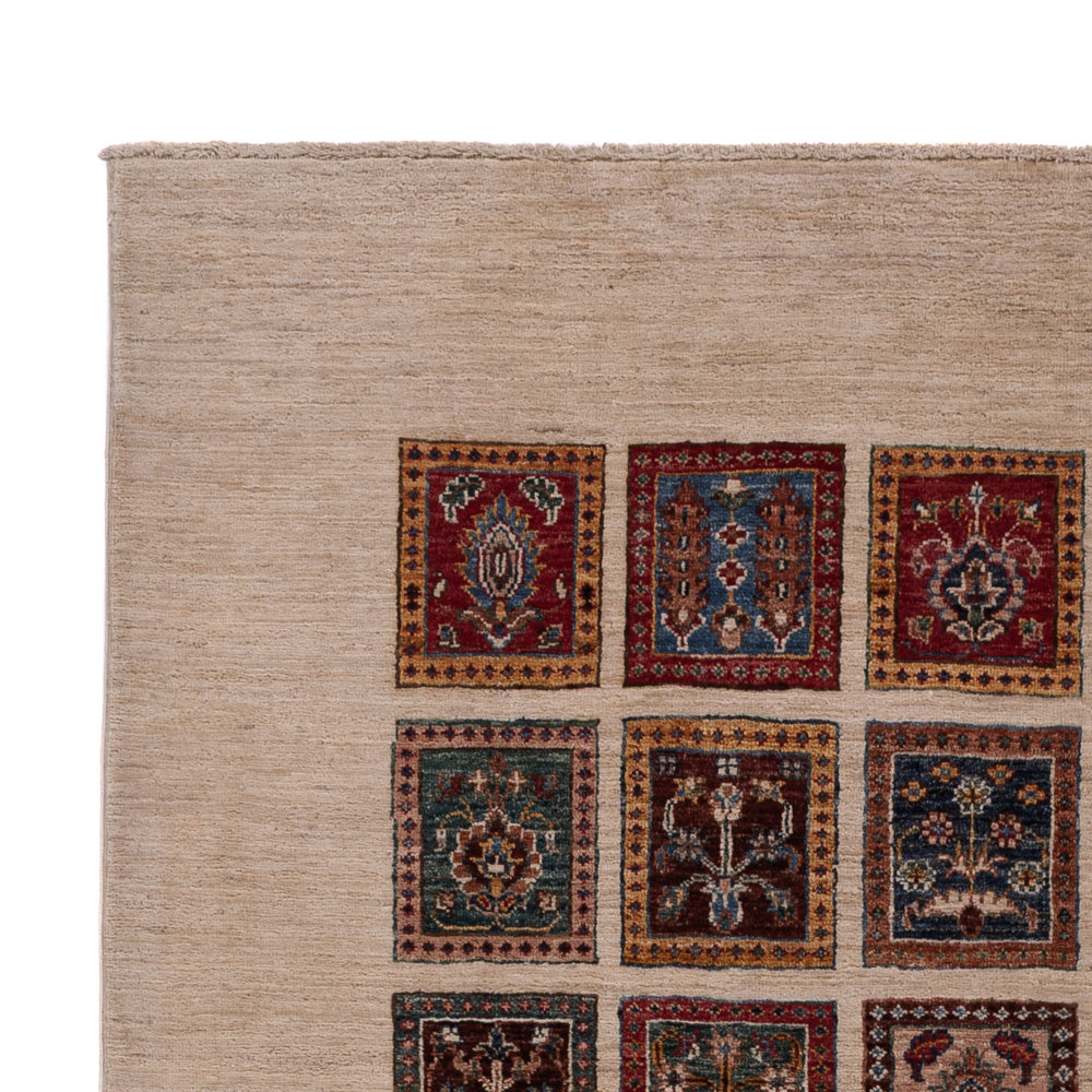 Bakhtiari Rug 236x175cm - Oriental Rug