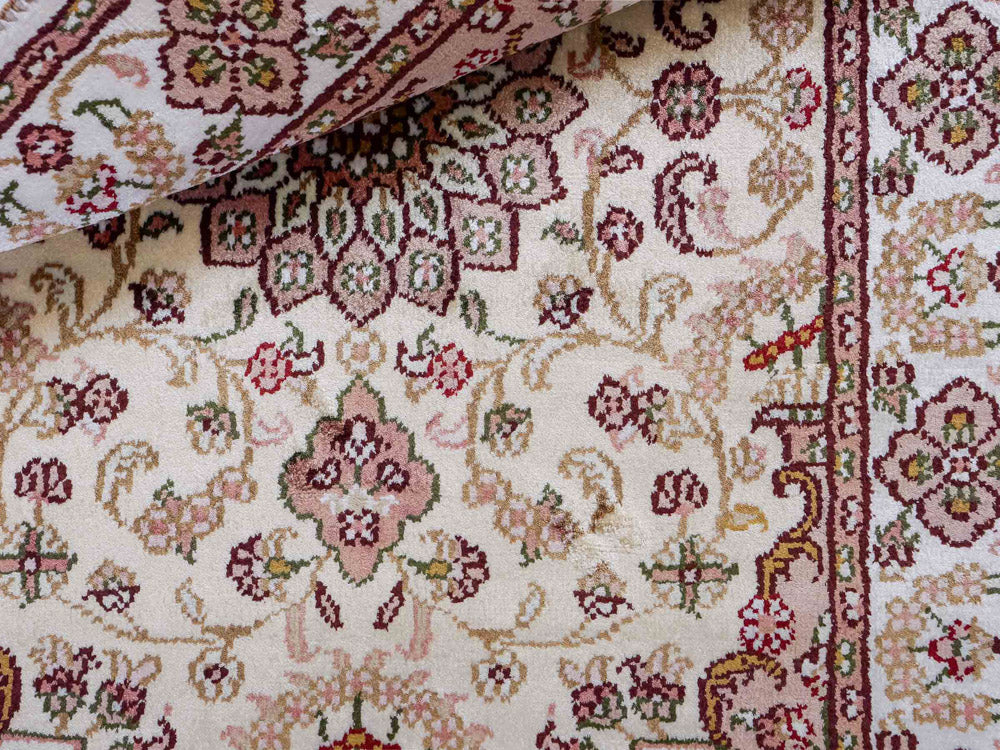 Silk Rug - Chinese Silk - 89 x 60 cm - light beige