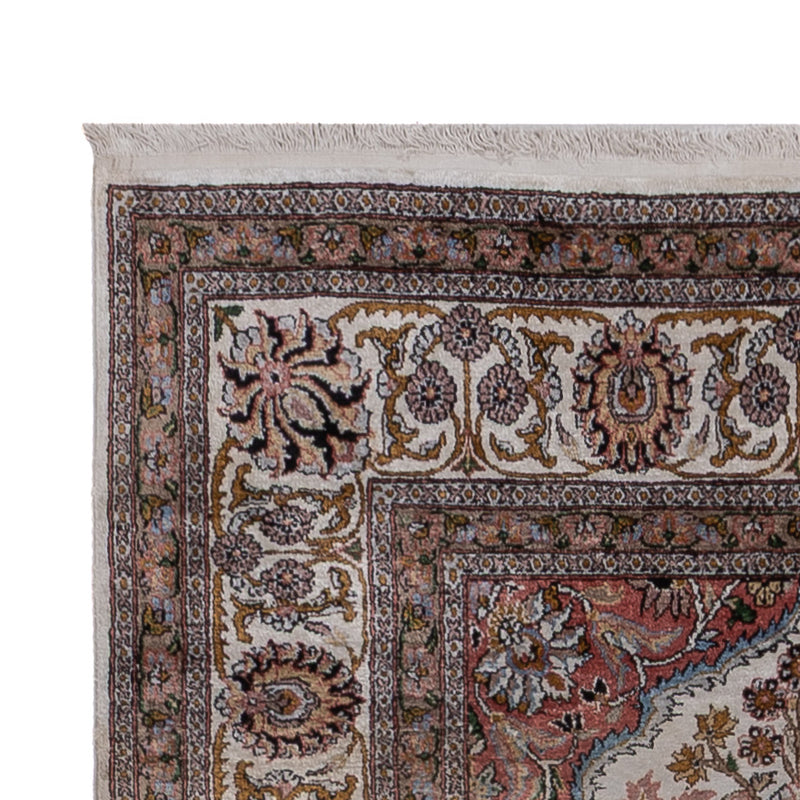 Kashmir Silk Rug 186x116cm - Oriental Rug