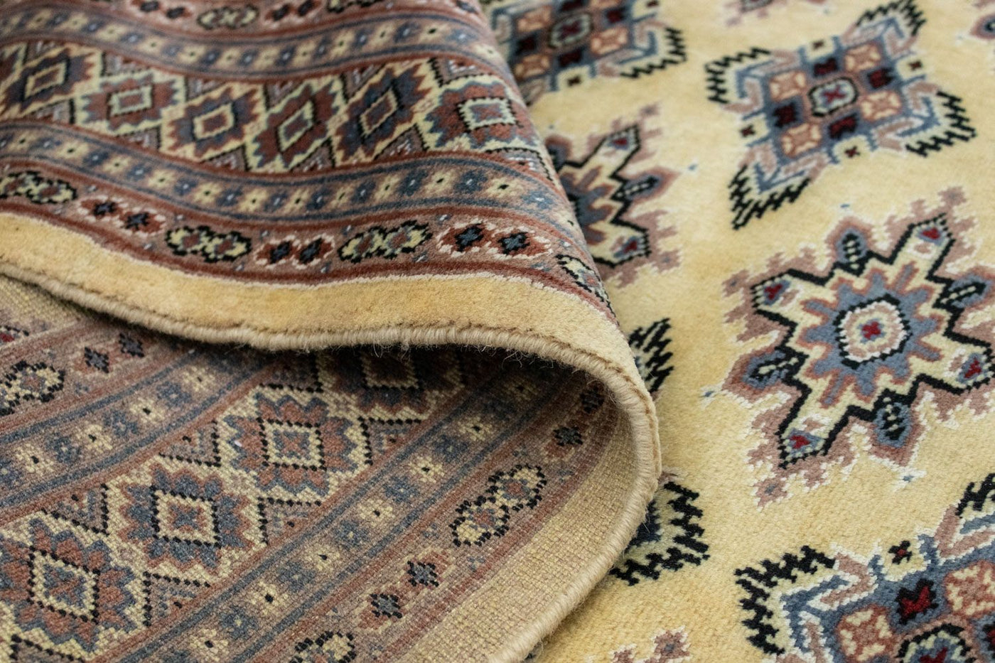 Pakistani Rug 185x127cm - Oriental Rug