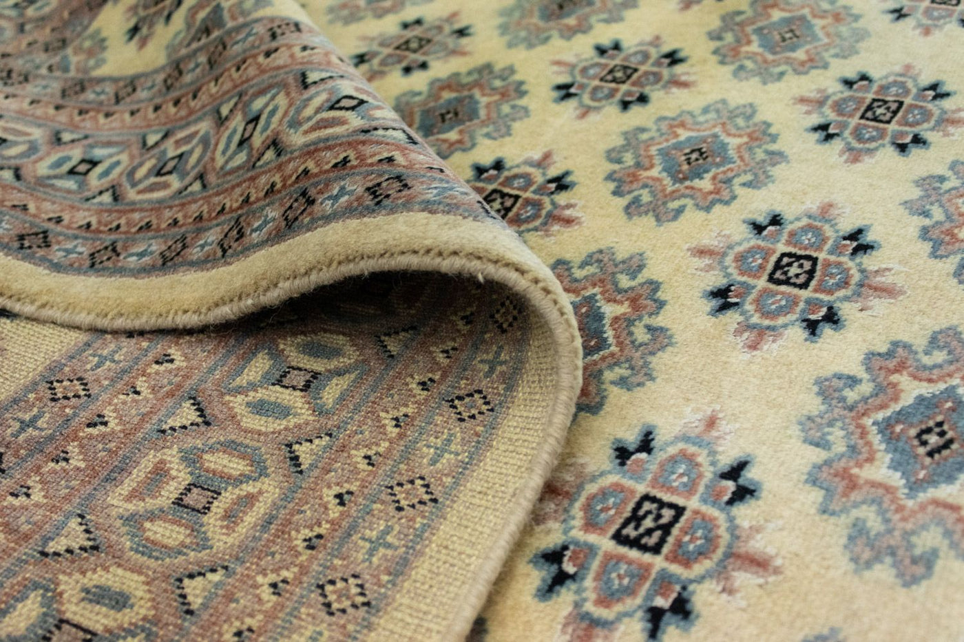 Pakistani Rug 184x122cm - Oriental Rug