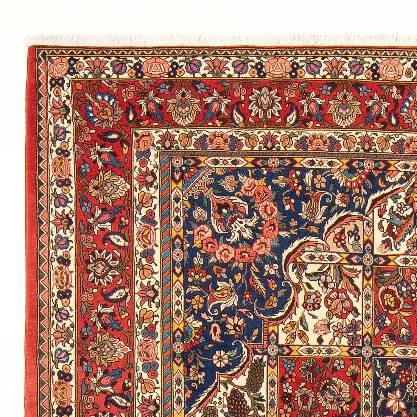 Bakhtiari Rug 304x212cm - Persian Rugs