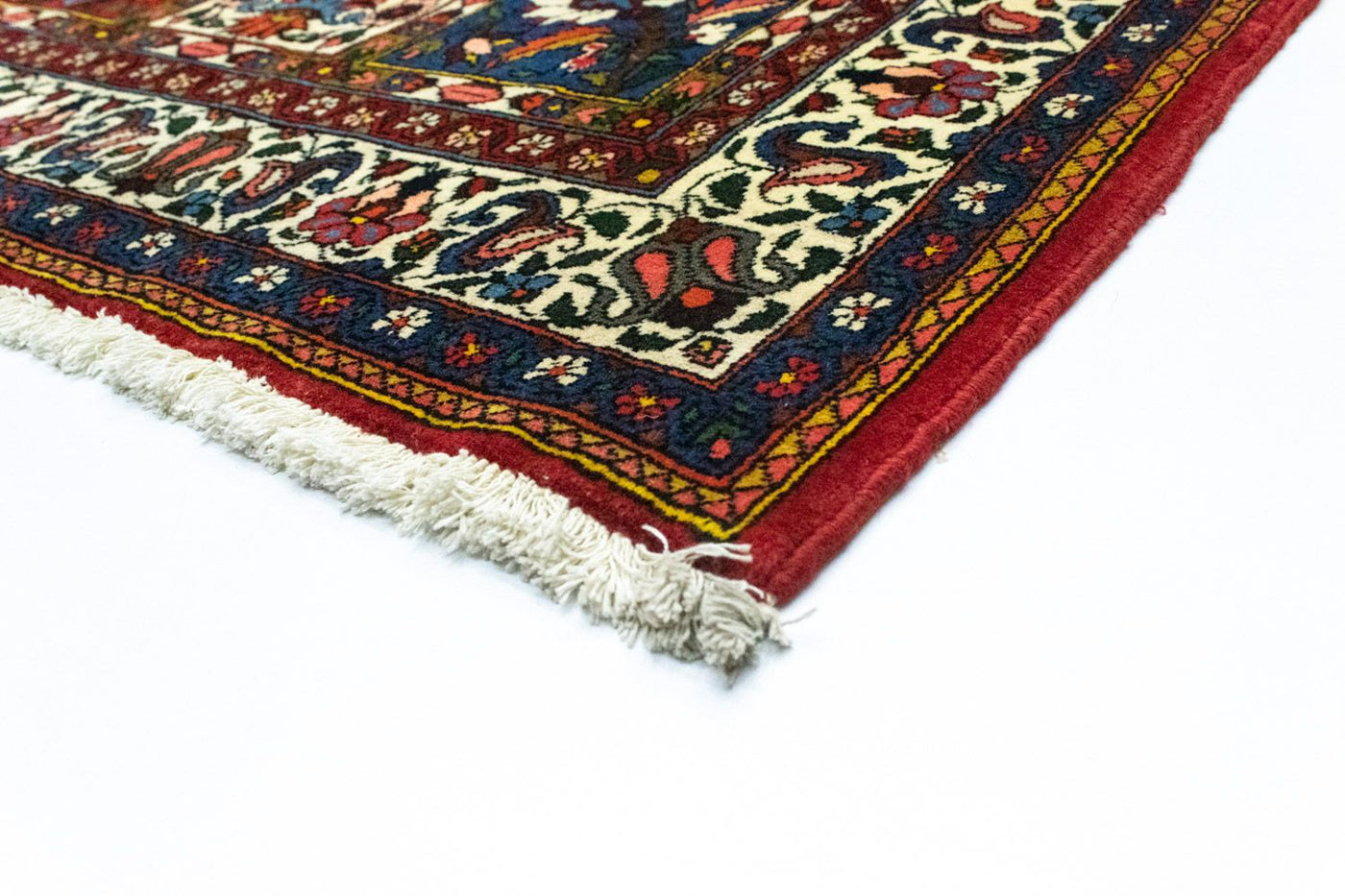 Bakhtiari Rug 215x145cm - Persian Rugs