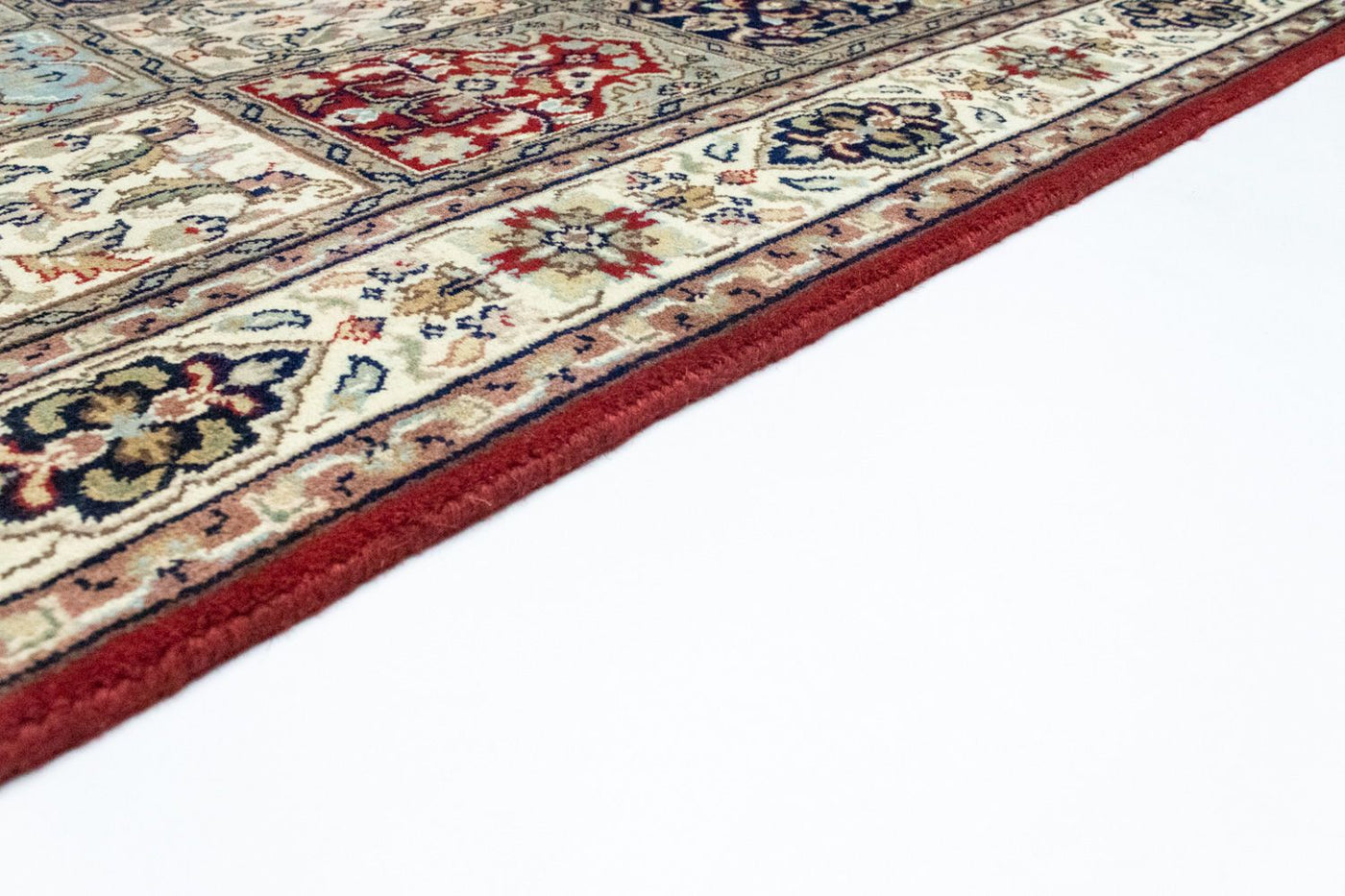 Bakhtiari Rug 199x141cm - Persian Rugs