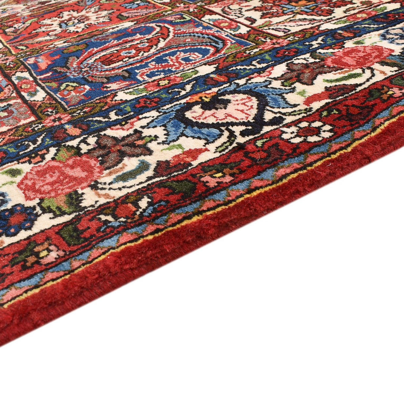 Bakhtiari Rug 196x133cm - Persian Rugs