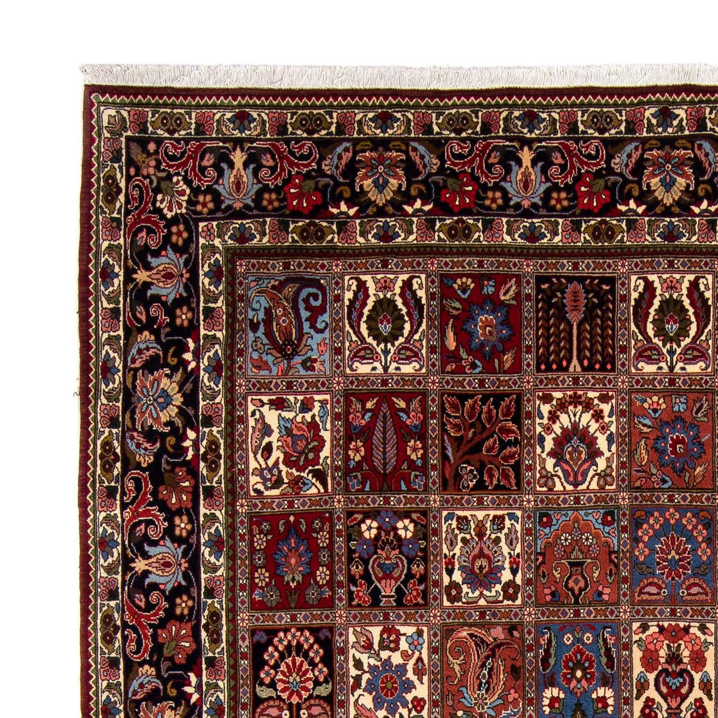 Bakhtiari Rug 353x250cm - Persian Rugs