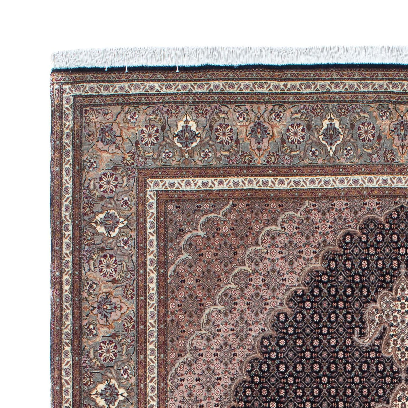 Tabriz Rug 209x152cm - Persian Rugs