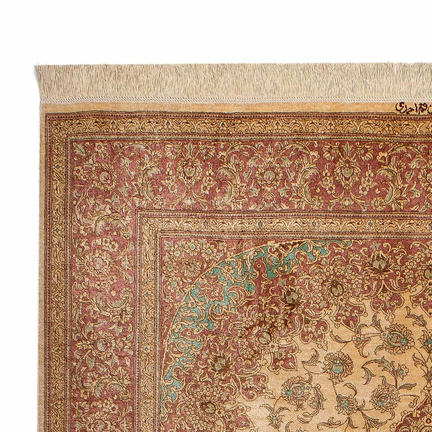Qom Rug 198x134cm - Persian Rugs
