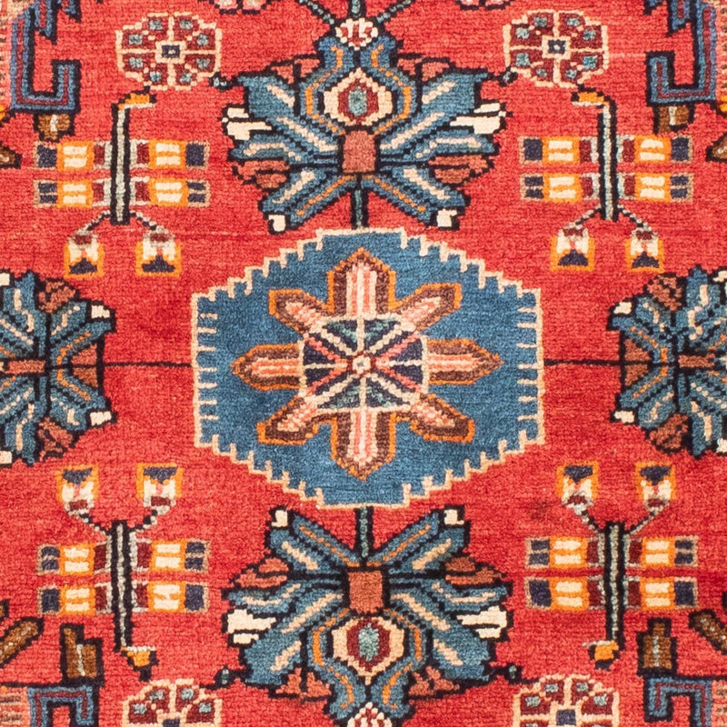 Hosseinabad Rug 180x123cm - Persian Rugs