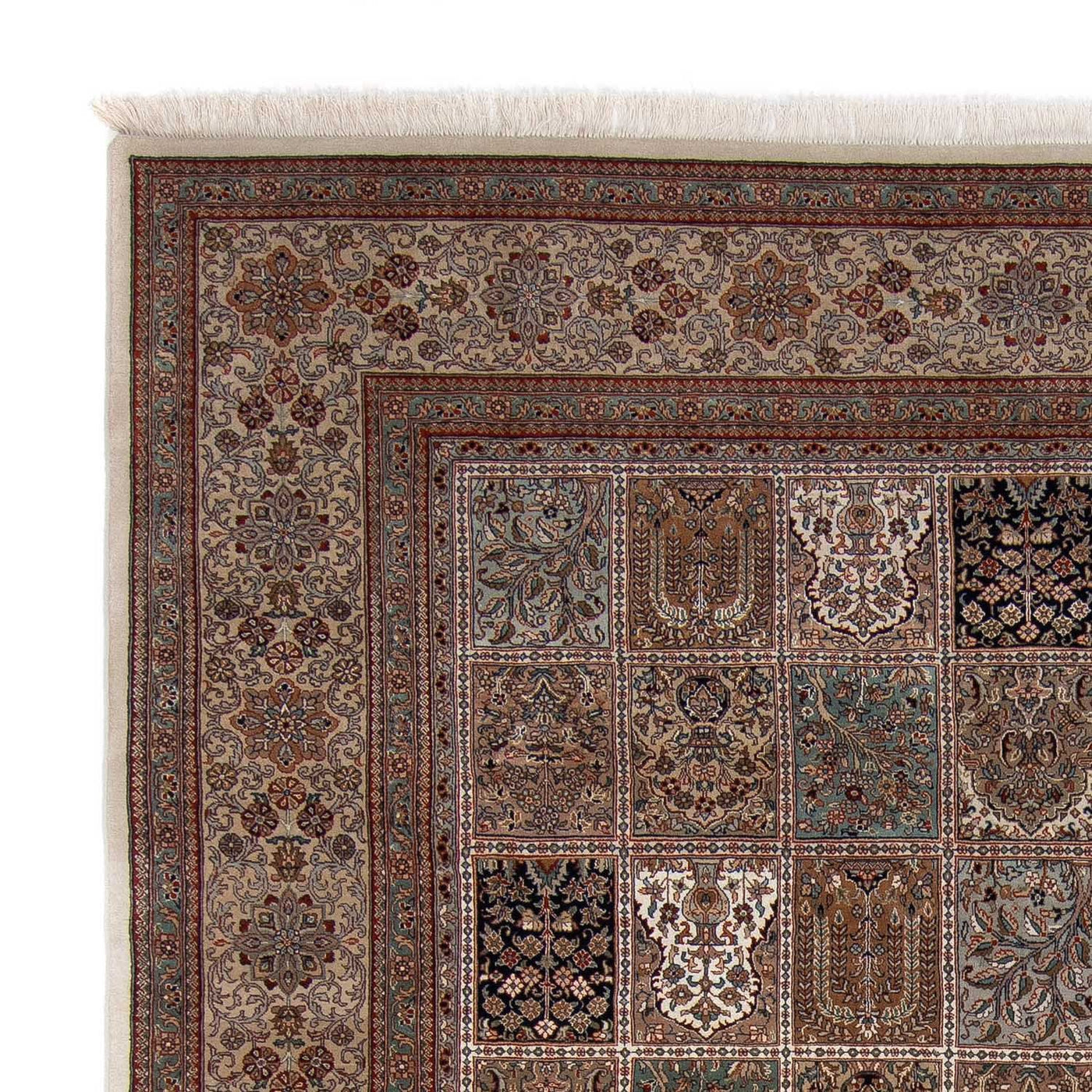 Bakhtiari Rug 345x256cm - Persian Rugs
