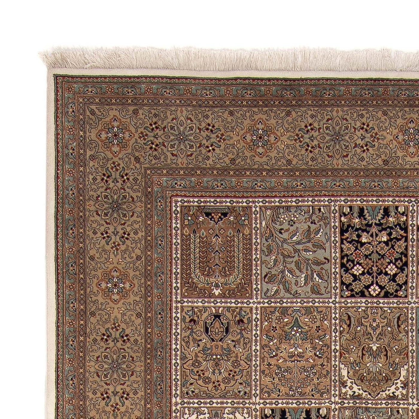 Bakhtiari Rug 308x207cm - Persian Rugs